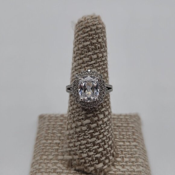 Jewelry - Size 7 Sterling Silver Stunning Cubic Zirconia With Accents Ring A2821